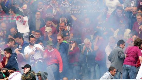 Anhänger des FC Turin beim Derby gegen Juventus Turin
