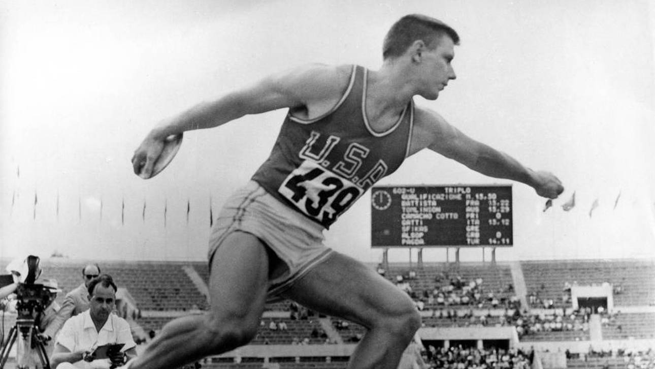 Al Oerter bei seinem Olympiasieg 1960 in Rom