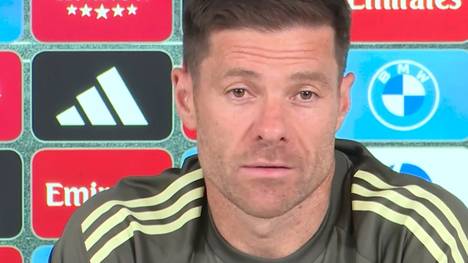 Nach Diego Simeones Roter Karte nach der Auseinandersetzung mit einem Fan zeigt Xabi Alonso Verständnis für seinen Trainerkollegen. Die Vorfälle rund um Beleidigungen von Fans seien "außer Kontrolle geraten".