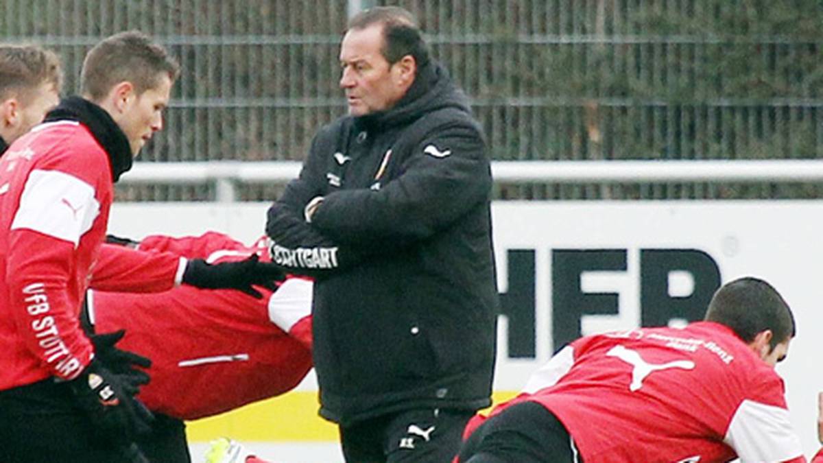 Die Stuttgarter sind die Frühstarter der Liga. VfB-Trainer Huub Stevens will in vier Wochen seinen Mannschaft fit für den Abstiegskampf machen