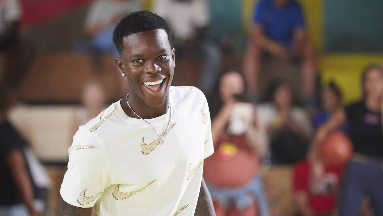 WM: Schröder-Ankunft verzögert sich