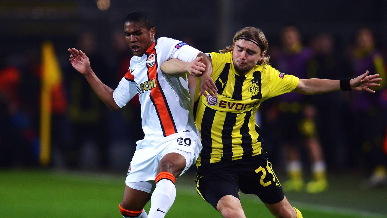 Douglas Costa gegen Marcel Schmelzer