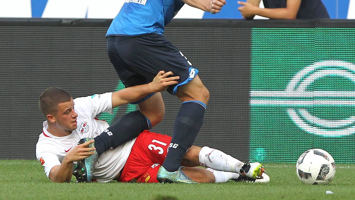 Bei den Roten Bullen lief der 24-Jährige, der von seinen Eltern nach dem argentinischen Superstar Diego Maradona benannt wurde, in der vergangenen Saison im Schnitt 12,5 Kilometer pro Spiel - so viel wie keiner sonst in der Zweiten Liga. In der jetzigen Spielzeit hat Demme schon zwei Assists auf dem Konto