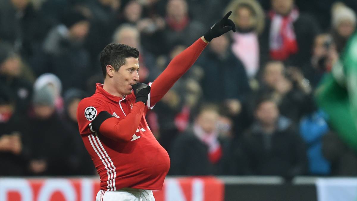 Nach seinem Tor gegen Atletico Madrid ließ Robert Lewandowski die Baby-Bombe platzen: Der Bayern-Stürmer und seine Frau Anna erwarten ihr erstes gemeinsames Kind. Doch während der 28-Jährige einen stattlichen Babybauch präsentierte...