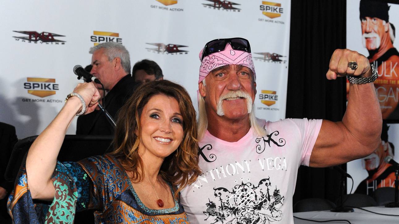 Hulk Hogan (r., mit der langjährigen TNA-Präsidentin Dixie Carter) war zwischen 2009 und 2013 bei TNA aktiv