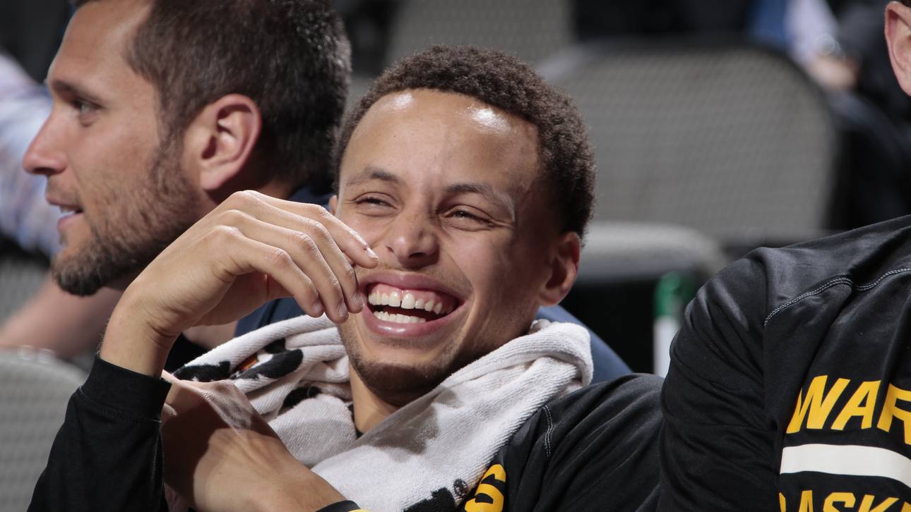 Stephen Curry von den Golden State Warriors lacht