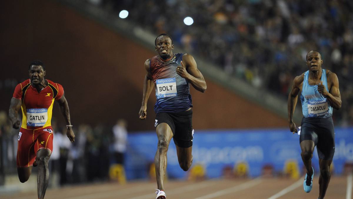 Gut eine Woche später muss sich Bolt (M.) in Brüssel offenbar mehr anstrengen, um Gatlin (l.) und Co. in die Schranken zu weisen. Im Ziel aber ist es wieder eine deutliche Angelegenheit: Der 1,95-Meter-Hüne siegt in 9,80 Sekunden, Gatlin wird in 9,94 Sekunden Vierter. Es soll für fast zwei Jahre das letzte Duell Bolt vs. Gatlin bleiben...