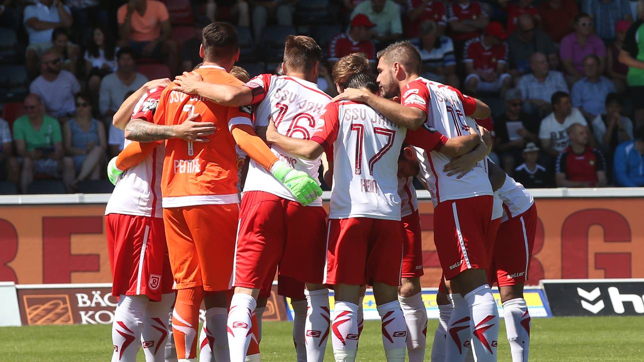 Regensburg stürmt an die Spitze