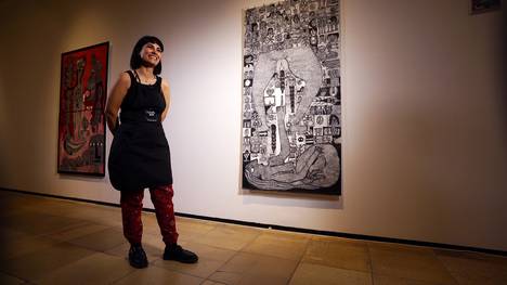 Der Euward ist der wichtigste Kunstpreis im Bereich der Outsider Art in Europa. Initiiert von der Augustinum Stiftung, fördert der Preis Künstlerinnen und Künstler, die aufgrund von geistigen oder psychischen Beeinträchtigungen außerhalb des etablierten Kunstbetriebs arbeiten. Ziel des Euward ist es, diesen oft übersehenen Talenten eine Plattform zu bieten und ihre künstlerischen Werke in den Mittelpunkt zu rücken. Damit leistet der Euward auch einen wichtigen Beitrag zur Inklusion. Bei der inzwischen neunten Verleihung des Euward werden drei Künstlerinnen und Künstler ausgezeichnet. Die enorme kreative Kraft und der individueller Ausdruck dieser drei sehr unterschiedlichen Persönlichkeiten machen die ungeheure Bandbreite der Outsider Art deutlich. Die Preisverleihung und die Ausstellung zum Euward 9 finden im Haus der Kunst in München statt.