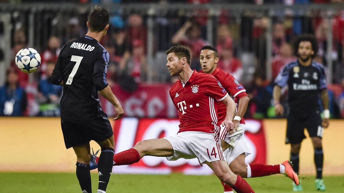 XABI ALONSO: Kein Faktor. Spielte mit dem Ball am Fuß zwar fehlerfrei, machte in der Rückwärtsbewegung aber nicht immer die beste Figur. SPORT1-Note: 4