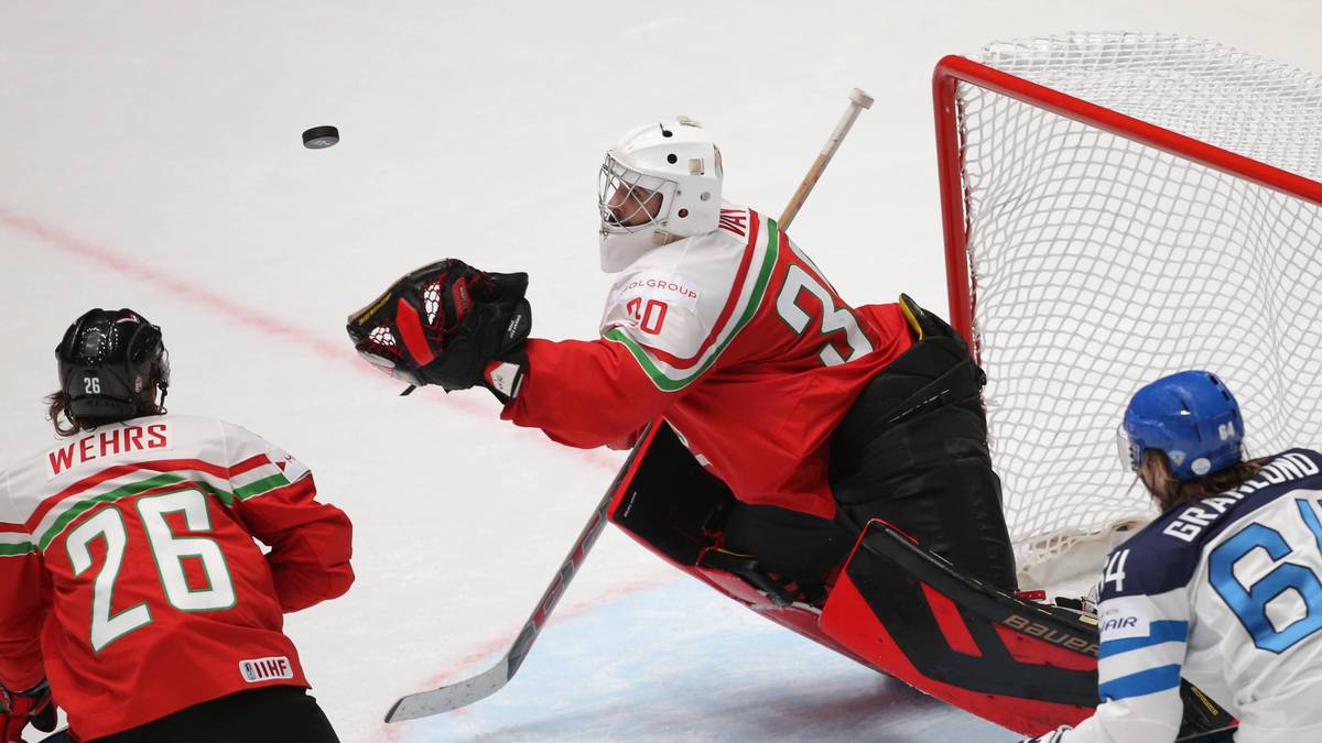 Die Magyaren liefern defensiv eine mehr als disziplinierte Leistung ab, die immerhin 37 Minuten lang Früchte trägt. Der ungarische Goalie hat den Puck fest im Blick