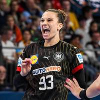 Die deutschen Handball-Frauen gewinnen auch das zweite Spiel der Olympia-Qualifikation. Damit ist ihnen das Olympia-Ticket fast nicht mehr zu nehmen.