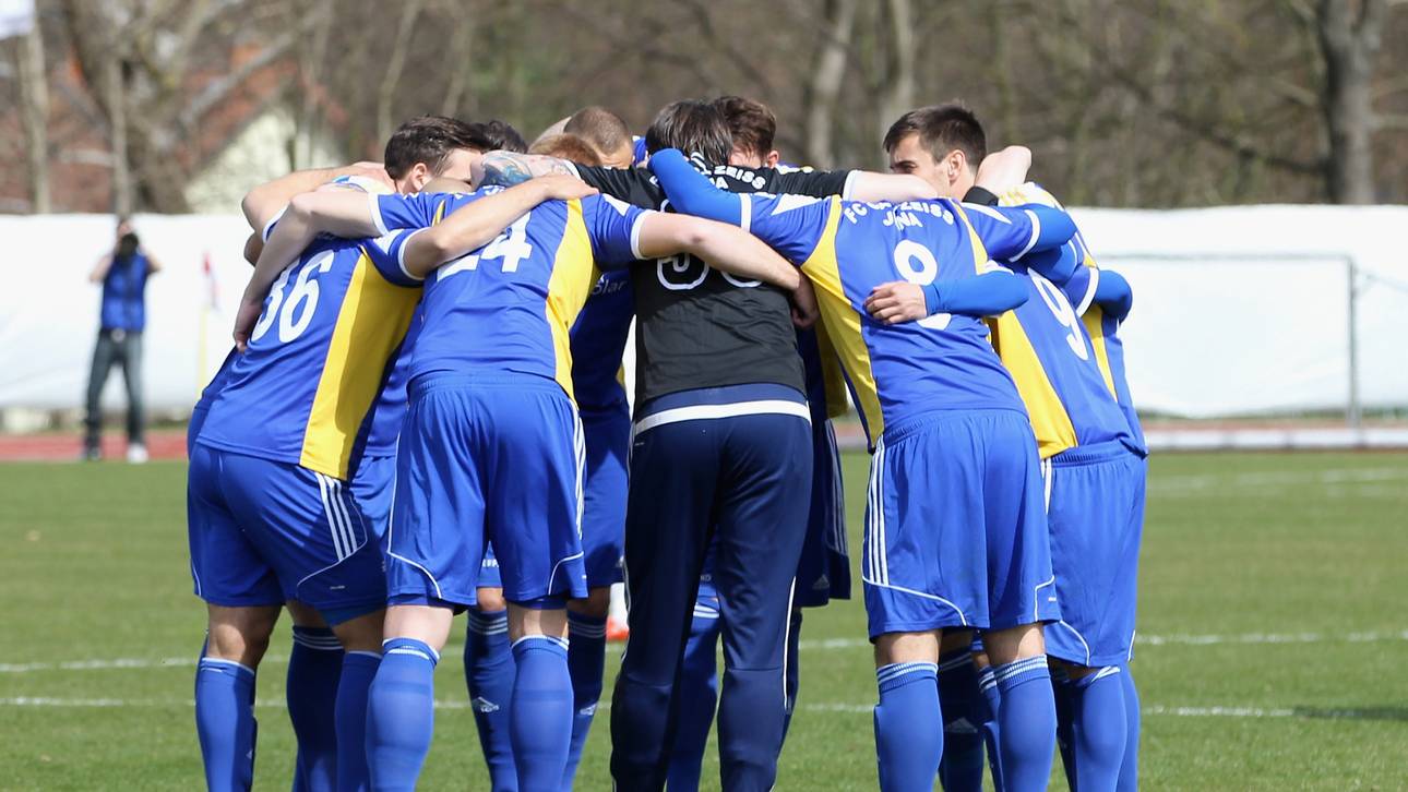 Totenkopf auf Jenas Trikots