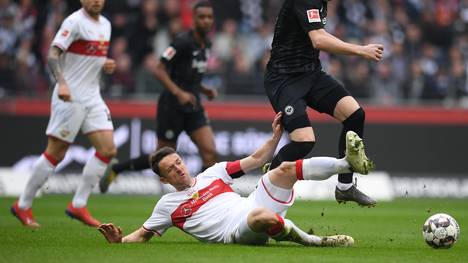 VfB Stuttgart: Christian Gentner kehrt gegen Hertha BSC zurück ins Team , Christian Gentner (mitte) steht beim VfB Stuttgart vor seinem Comeback
