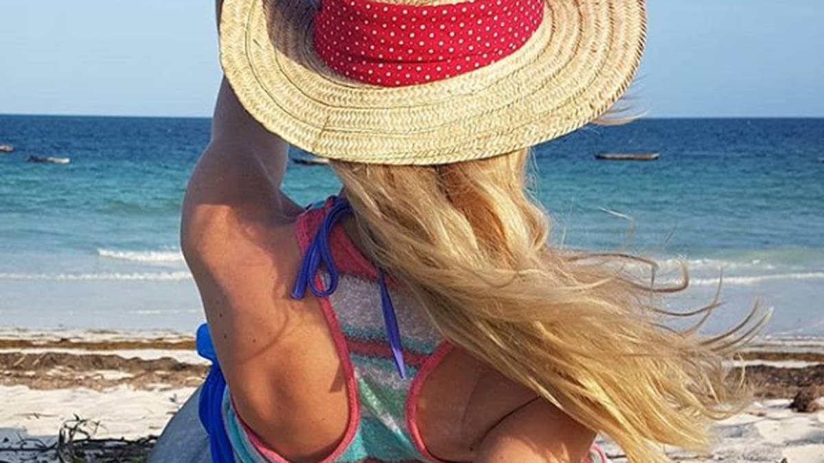 Ein schöner Rücken kann auch entzücken - diese Blondine stärkt Kamil Stoch, Dominator und Grand-Slam-Sieger der Vierschanzentournee, den Rücken. SPORT1 stellt die Frau vor, die hinter dem polnischen Skisprungstar steht