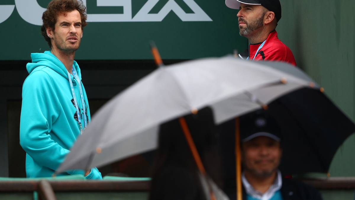 Warum so griesgrämig, Mr. Murray? Klarer Fall von Schirm vergessen!