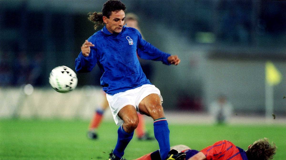 1993: ROBERTO BAGGIO (Italien/Juventus): Borussia Dortmund hat im Finale des UEFA-Pokals keine Chance gegen Juventus, auch wegen zweier Treffer von Baggio im Hinspiel. Der BVB unterliegt zu Hause 1:3, da ist die Sache schon gelaufen. 3:0 gewinnen die Italiener dann auch noch das Rückspiel, Baggios einziger Europapokalsieg