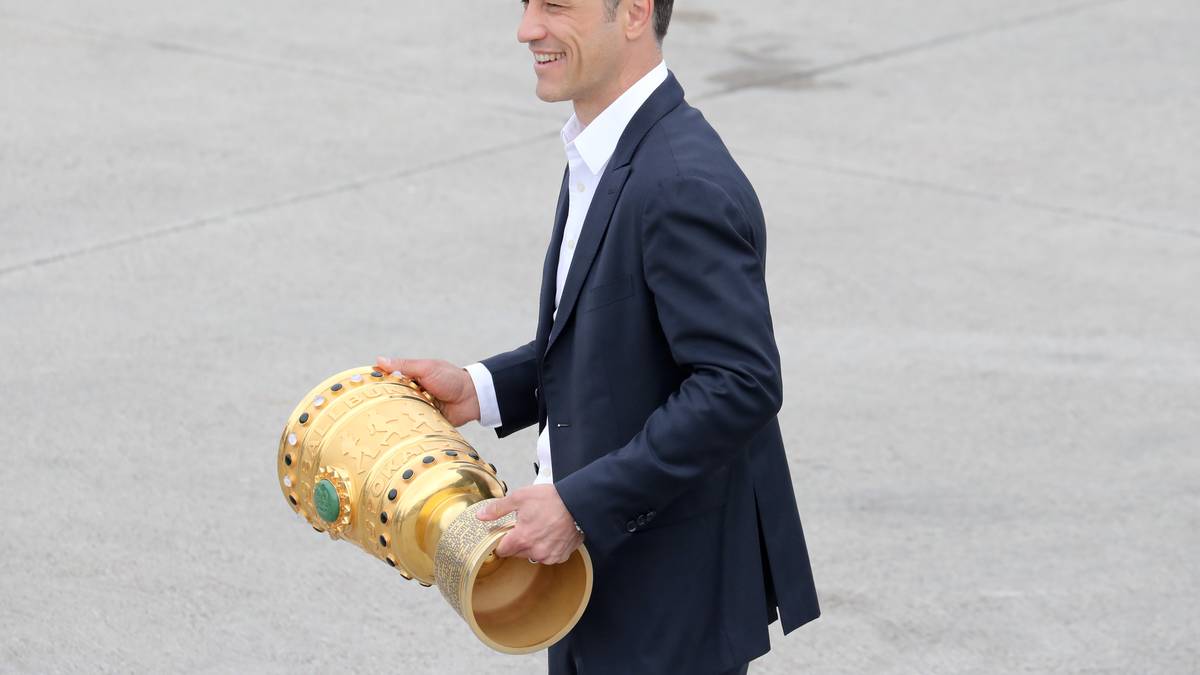 Allerdings geht mit dem Triumph in Berlin auch eine Ära zu Ende. Erfolgscoach Niko Kovac wechselt zur neuen Saison bekanntlich nach München. Es dürfte nicht der einzige schmerzhafte Verlust für Frankfurt bleiben