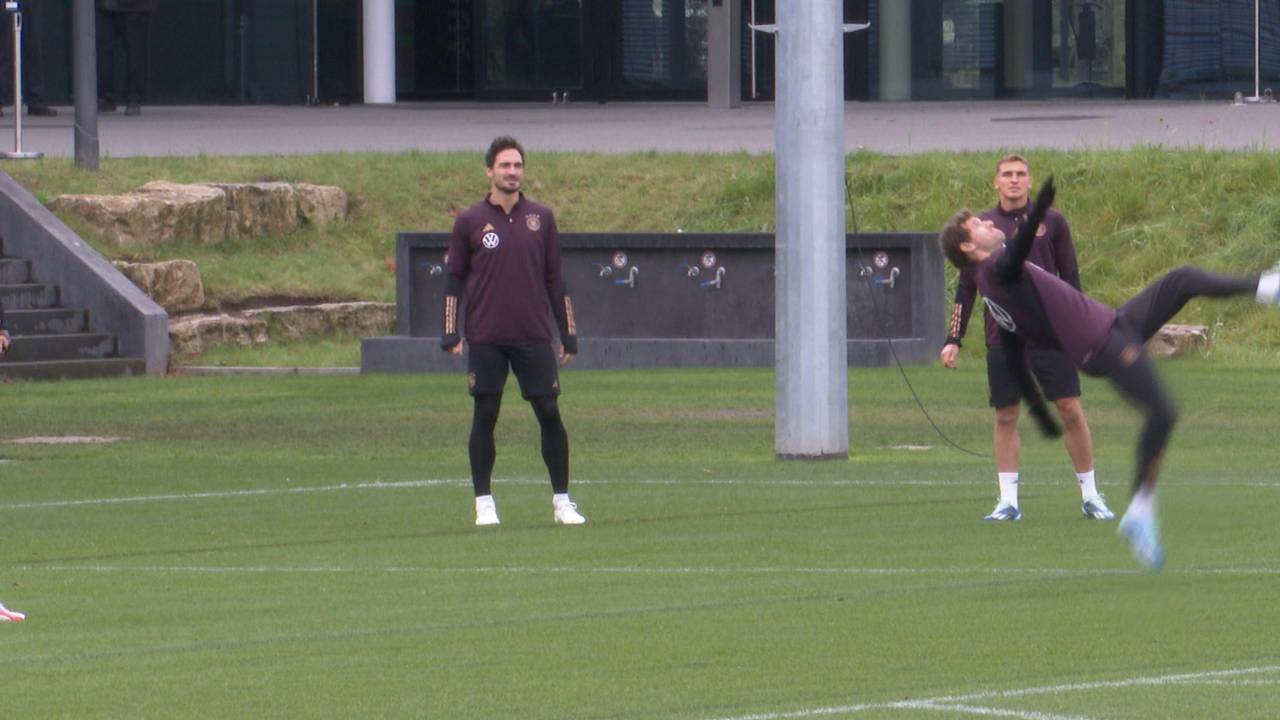 Fallrückzieher! Thomas Müller dreht beim DFB-Training frei