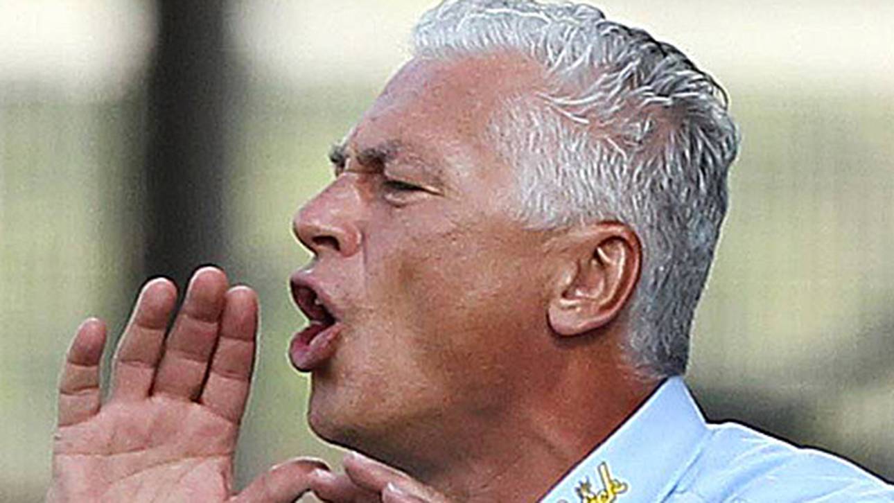 Polster-Klub mit kurioser Werbung