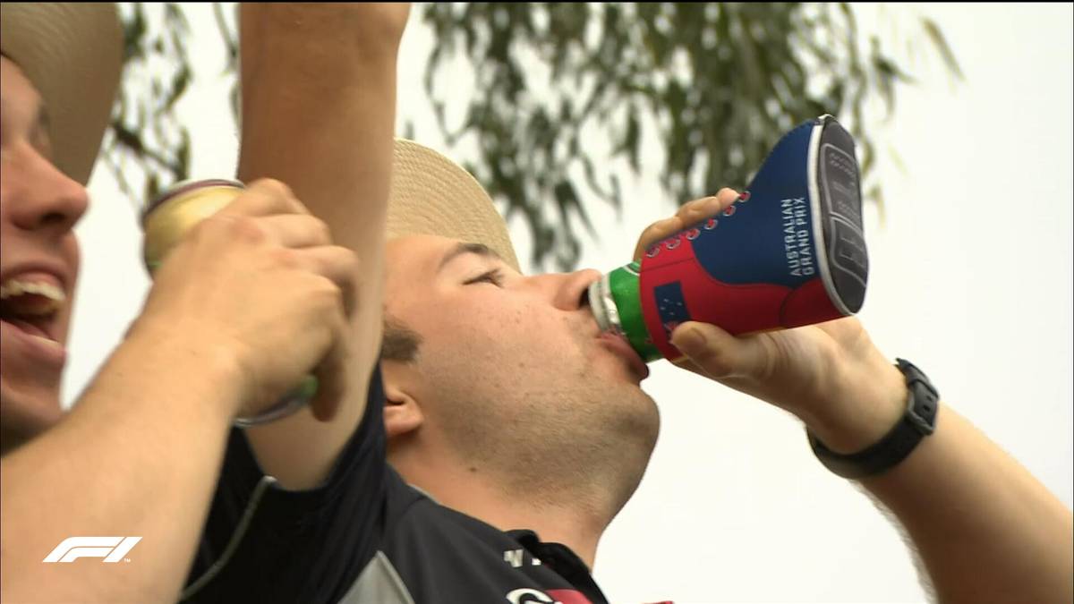 Oder war es doch nur der Anblick diesen Fans, der seinen berühmten "Shoey" nachahmt