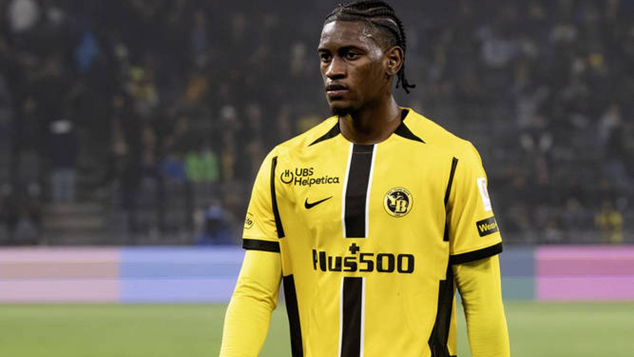 Kurios! Spieler wirft Schuh und fliegt