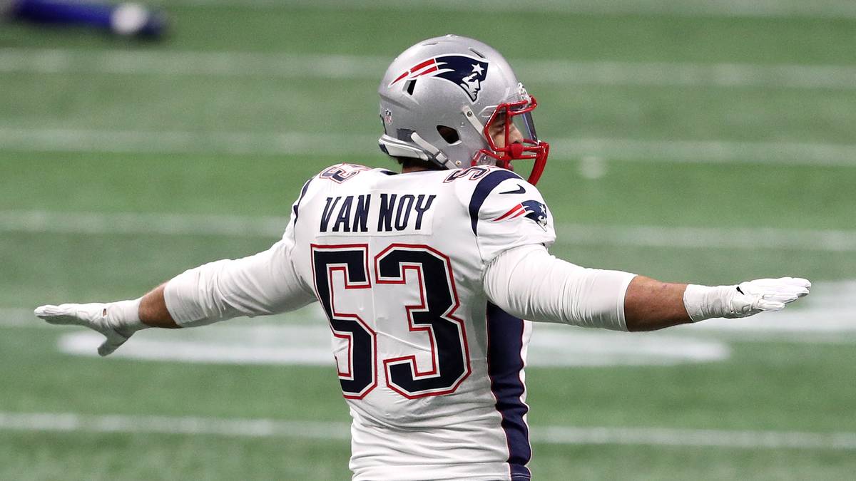 Der Patriots-Verteidiger feiert, die Rams machen in der ersten Hälfte nur eins - punten, und zwar reichlich