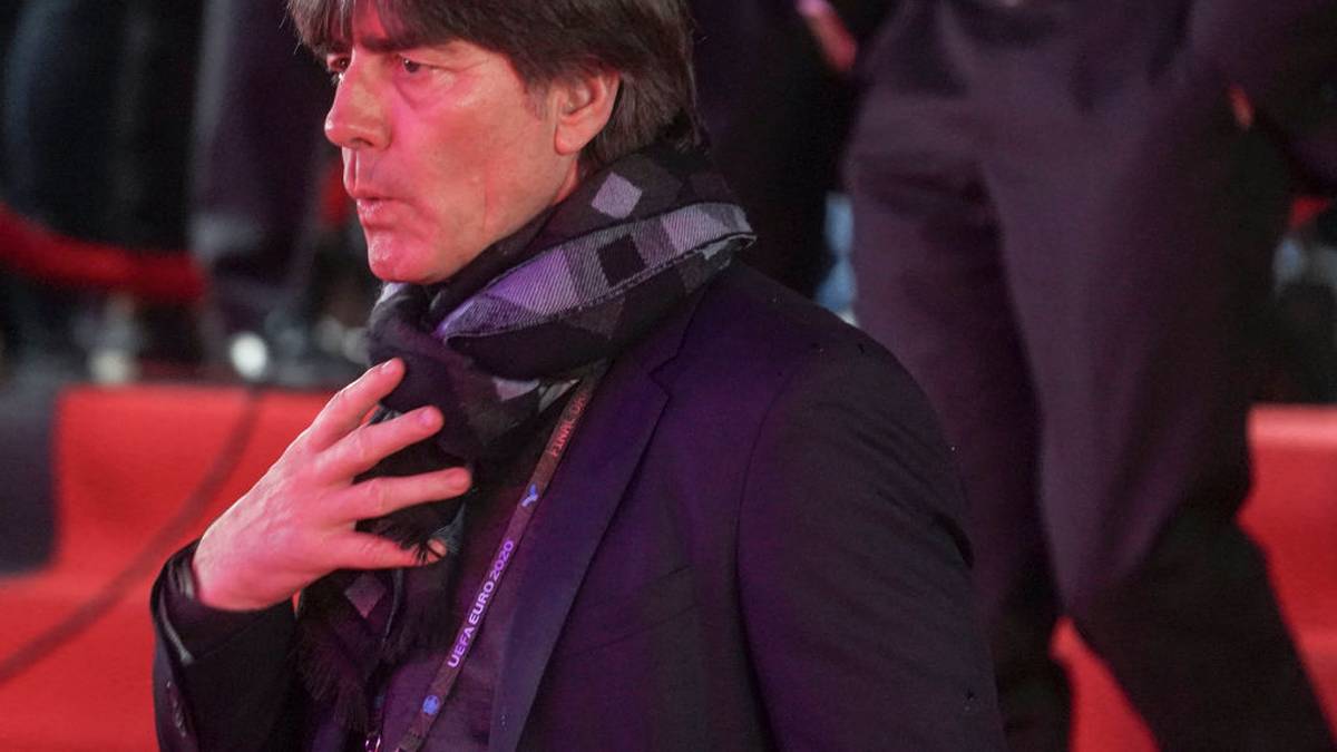 SCHWEIZ - Blick: "Gewünscht haben sich die Deutschen die Schweiz, bekommen haben sie die aktuellen Europa- und Weltmeister."