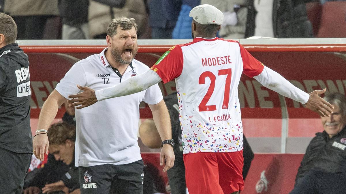 Der schnelle Wechsel von Anthony Modeste von Köln zu Dortmund, hat viele Gemüter erhitzt. Jetzt stichelt auch FC-Coach Steffen Baumgart gegen seinen Ex-Schützling.