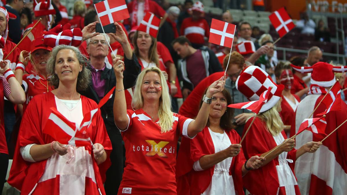 Auch die dänischen Fans sind zahlreich erschienen