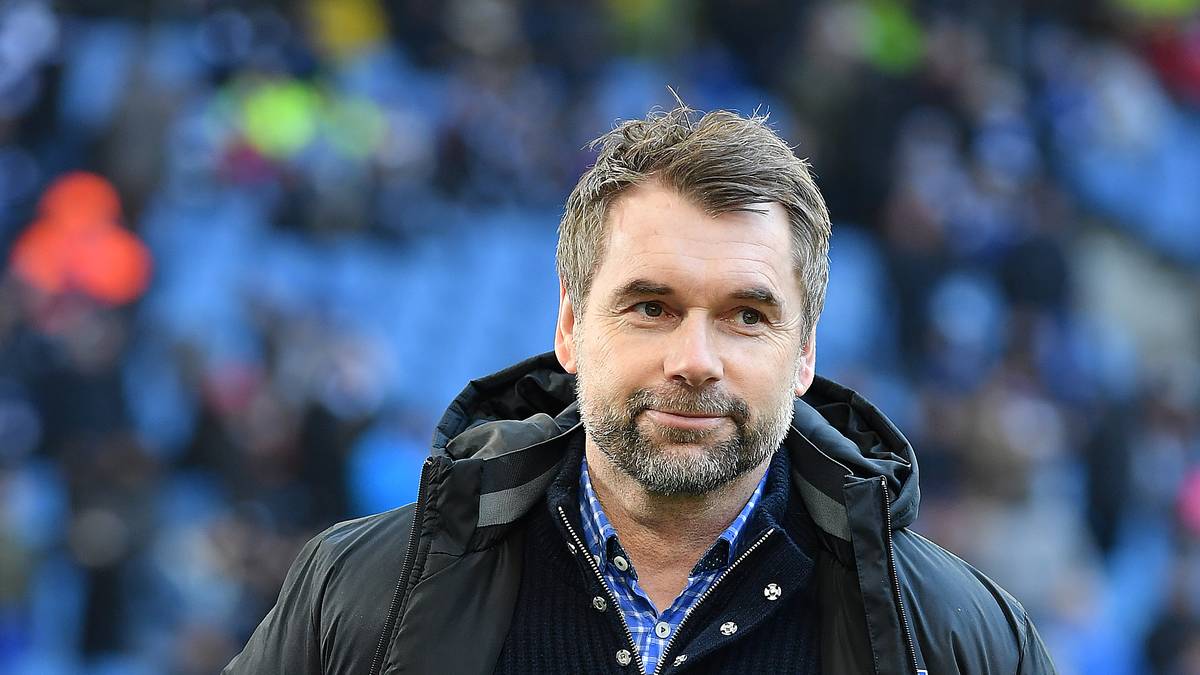 Sportlich geht es für die Hanseaten ums nackte Überleben. Trainer Bernd Hollerbach sorgt mit seiner Startelf für eine Überraschung...