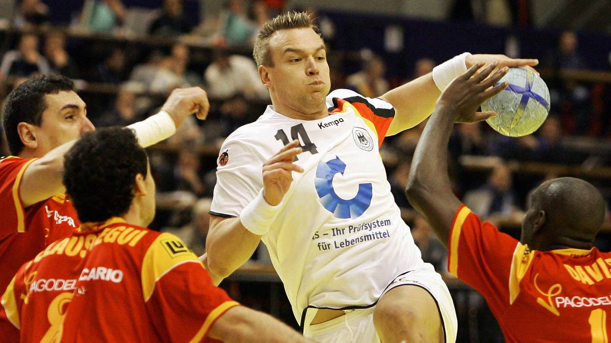 Dennoch reicht es gegen die Iberer am Ende nur zu einem 31:31. Deutschland zieht zwar mit den Spaniern zusammen in die Hauptrunde ein, verpasst aber das Halbfinale und beendet die Titelkämpfe auf Platz fünf