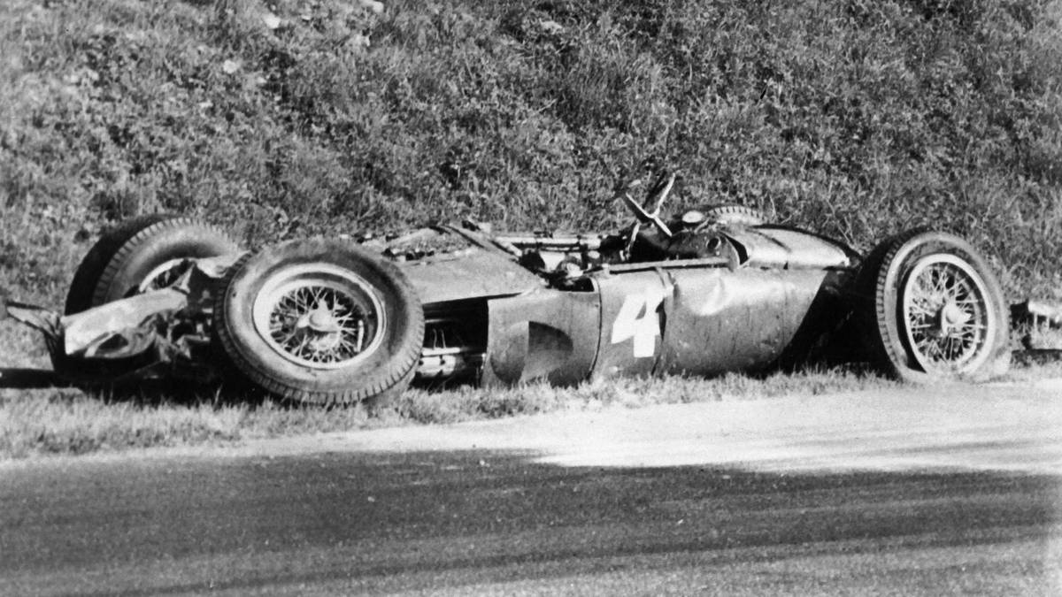 ...bei der Anfahrt zur Parabolica tödlich. Neun Jahre darauf stirbt der in Mainz geborene Österreicher Jochen Rindt an nahezu gleicher Stelle. Sein Punktevorsprung an diesem 5. September 1970 ist so groß, dass er postum Weltmeister wird