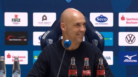 Bochum-Trainer Thomas Letsch witzelt nach dem Sieg gegen den FC Bayern über sein Trainerteam und lobt die Mentalität seiner Mannschaft.