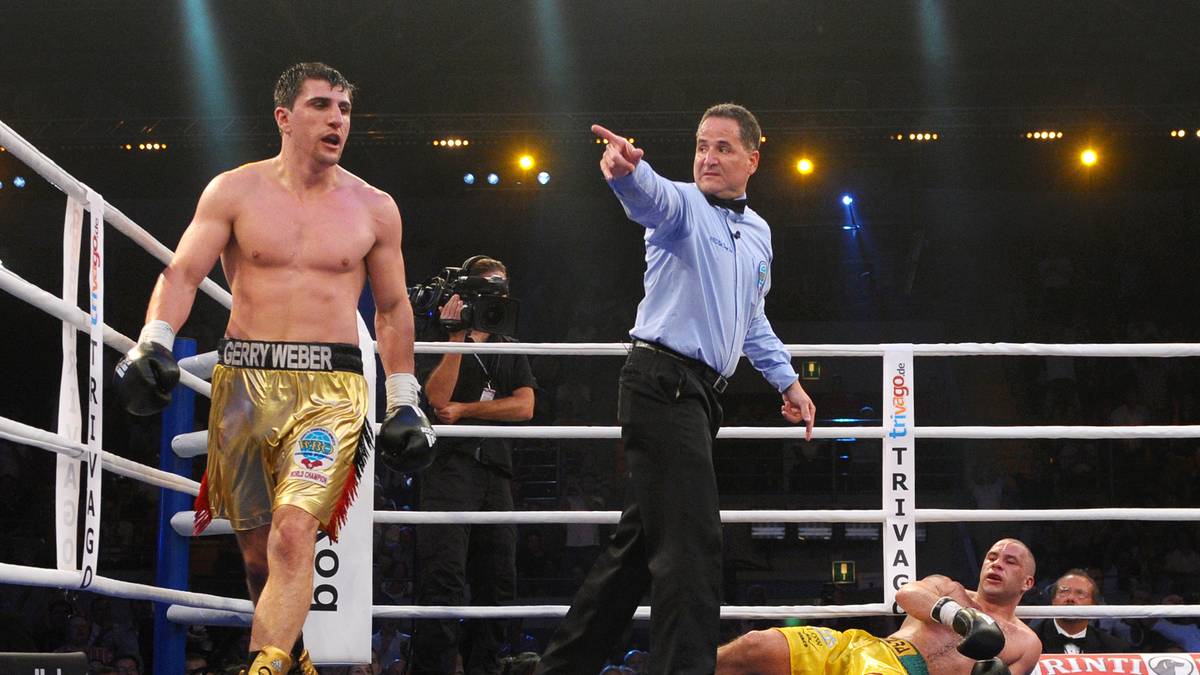 Auch der ehemalige WBA-Weltmeister im Halbschwergewicht Hugo Hernán Garay stellt für Huck keine Konkurrenz dar. Allerdings wird er in Runde drei für das Schlagen auf den Hinterkopf seines Gegners mit Punktabzug bestraft