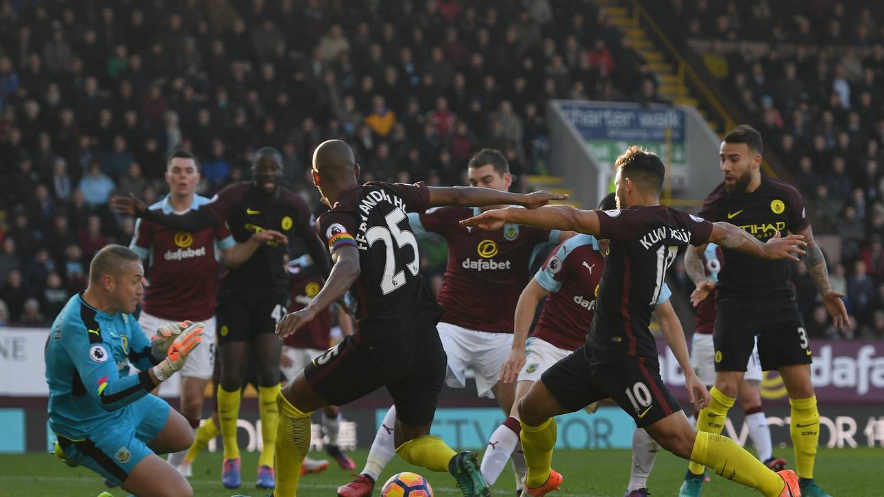 Agüero dreht Spiel im Alleingang