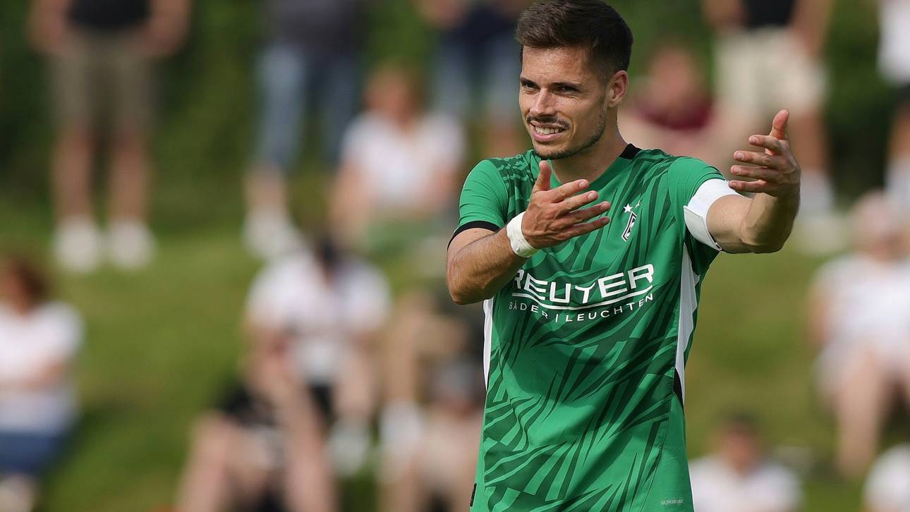 Julian Weigl gibt Anweisungen