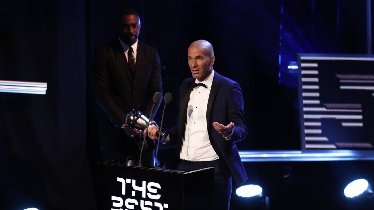 Große Worte eines großen Mannes. Die Zuschauer lauschen gebannt