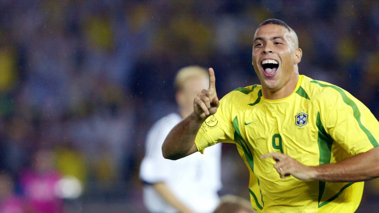 Ronaldo bejubelt seinen Treffer im WM-Finale 2002