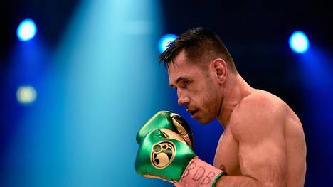 Der fünfmalige Profibox-Weltmeister Felix Sturm kehrt offenbar trotz der gegen ihn verhängten dreijährigen Haftstrafe noch in diesem Jahr in den Ring zurück.