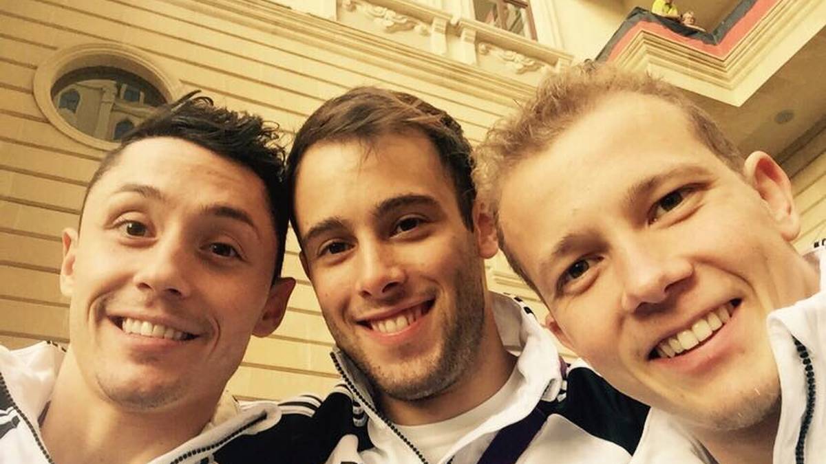 Beste Stimmung bei den Turnstars: Fabian Hambüchen und Co. haben die erste Qualifikationsrunde des Teamwettbewerbs gut überstanden