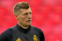 Der zurückgetretene Nationalspieler Toni Kroos verrät, wie seine Familie und sein Trainer auf seine Rücktrittsankündigung reagiert haben. 