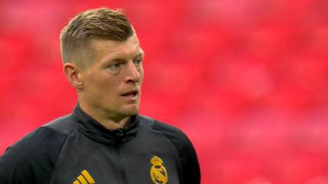 Der zurückgetretene Nationalspieler Toni Kroos verrät, wie seine Familie und sein Trainer auf seine Rücktrittsankündigung reagiert haben. 