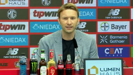Kasper Hjulmand ist der neue Trainer von Bayer Leverkusen. Simon Rolfes erklärt auf der Pressekonferenz die Entscheidung für den Coach.