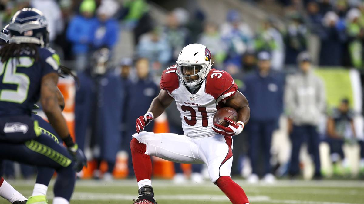 PLATZ 12 - DAVID JOHNSON (Arizona Cardinals, Running Back): Er steht zum ersten Mal unter den 100 besten NFL-Spielern der Saison - und schafft es gleich auf Rang 12. Aber 20 Touchdowns, über 1000 Rushing Yards und über 2000 Scrimmage Yards (Ligabestwert!) sprechen auch für sich. Auch im Passspiel ist der Running Back unglaublich gefährlich