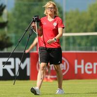 Der Deutsche Fußball-Bund stellt dem neuen Frauen-Nationalcoach Christian Wück eine weitere Assistenztrainerin zur Seite.