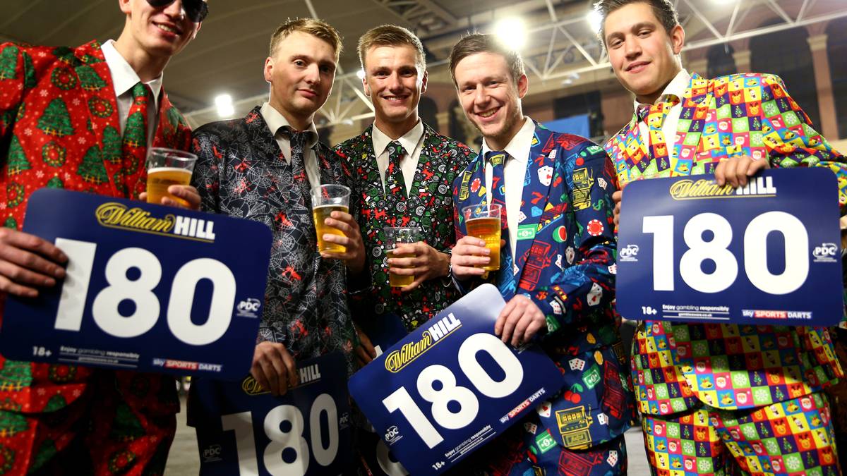 And last but not least... Das dritte wichtige Utensil, auf das die Fans bei der Darts-WM nicht verzichten wollen: Das echte englische Pint. Über 500.000 Gläser englischen Bieres gingen bei der vergangenen WM über den Tresen