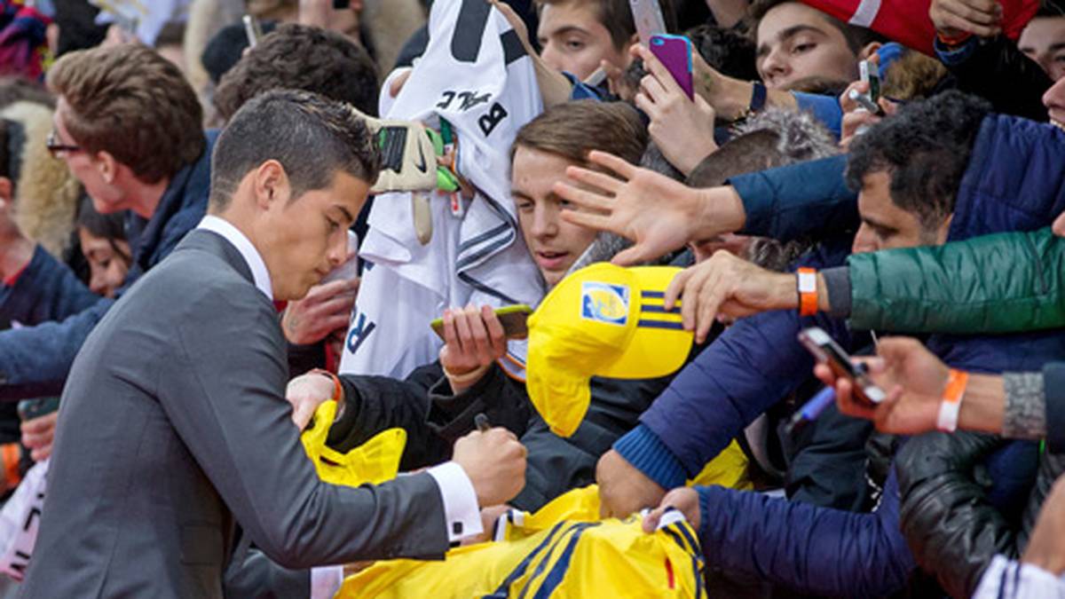 Zum Verwechseln ähnlich: Ronaldos Teamkollege James Rodriguez ist ebenfalls vor Ort. Der Kolumbianer ist für das Tor des Jahres nominiert