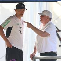 Diese Spitze gegen Thomas Tuchel hallt gewaltig nach: Uli Hoeneß hat dem scheidenden Bayern-Coach die Fähigkeit abgesprochen, junge Talente angemessen zu fördern. Nur ein haltloser Vorwurf - oder doch Sätze mit einem Funken Wahrheit? 