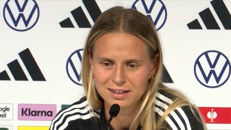 Vor dem EM-Viertelfinale verteidigt Klara Bühl die offensive Spielweise der DFB-Frauen. Nach den zahlreichen Gegentoren in den vergangenen Spielen legt sie aber auch den Finger in die Wunde.